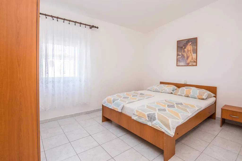 Sea-View Apartment in Vir for 2–4 Guests