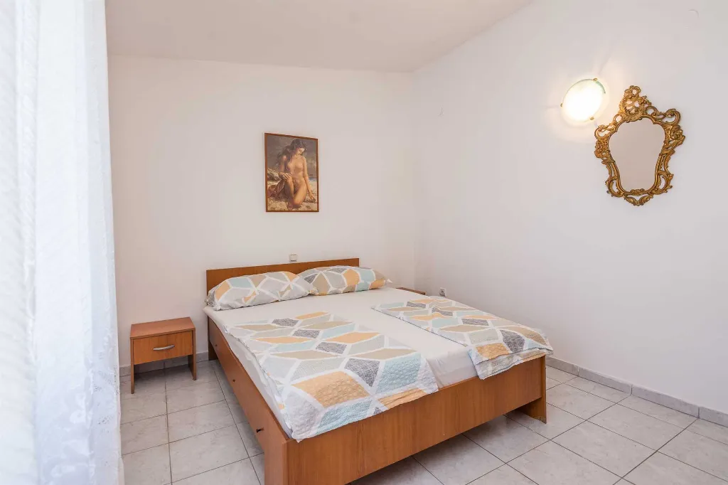 Sea-View Apartment in Vir for 2–4 Guests