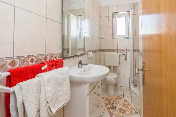 Sea-View Apartment in Vir for 2–4 Guests