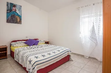 Sea-View Apartment for 2–4 Guests in Vir