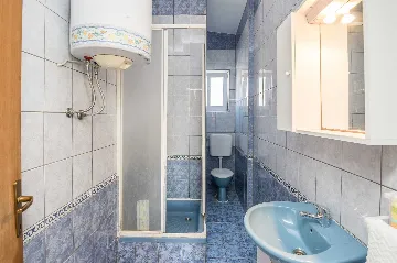 Sea-View Apartment for 2–4 Guests in Vir