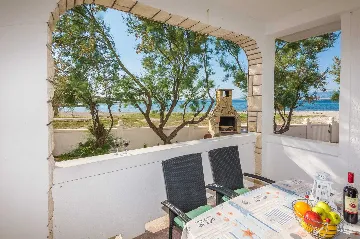 Vir Slatina Beachfront Apartment for 4 Guests