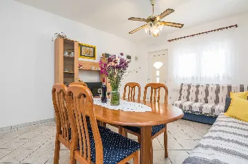 Vir Slatina Beachfront Apartment for 4 Guests