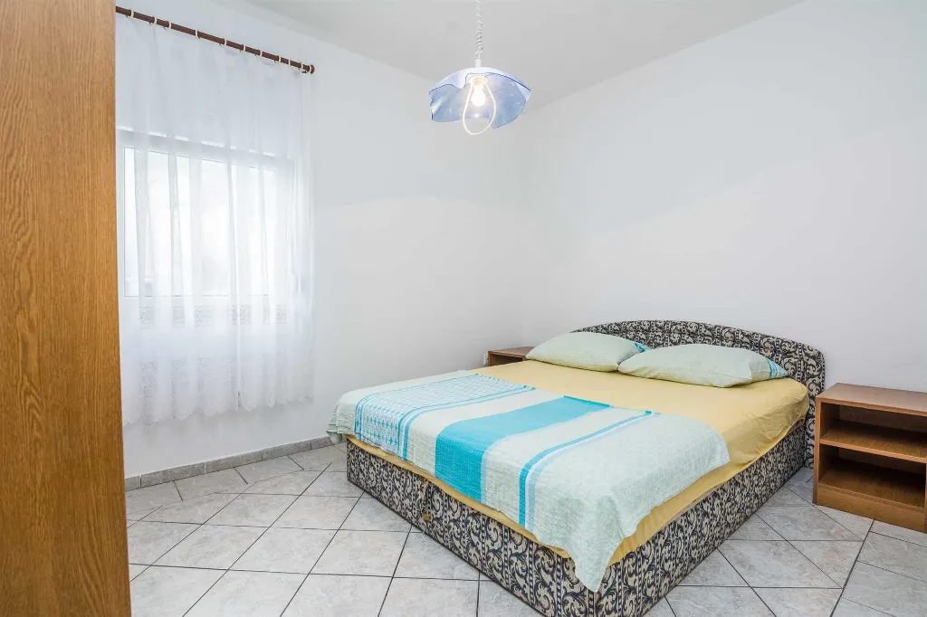 Vir Slatina Beachfront Apartment for 4 Guests