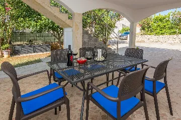 Apartment in Vir for 4 with Roofed Terrace