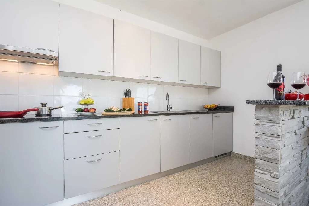 Apartment in Vir with Sea-View Terrace for 4