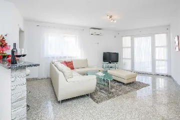 Apartment in Vir with Sea-View Terrace for 4