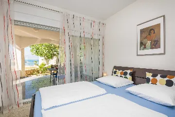 Apartment in Vir with Sea-View Terrace for 4