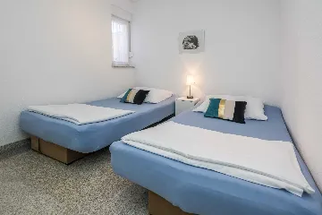 Apartment in Vir with Sea-View Terrace for 4