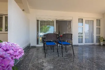 Apartment in Vir with Sea-View Terrace for 4