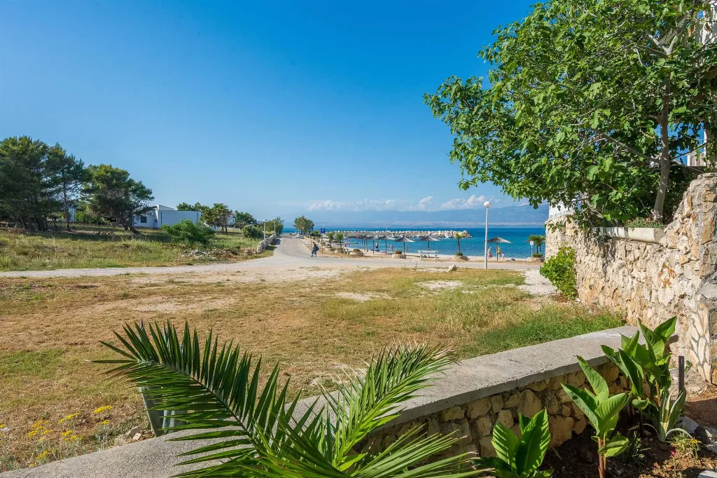 Apartment in Vir with Sea-View Terrace for 4