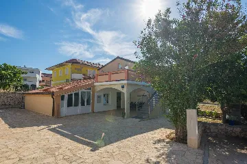 Apartment in Vir with Sea-View Terrace for 4