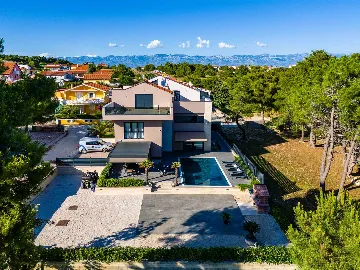 Apartment in Vir for 4–6 Guests with Pool