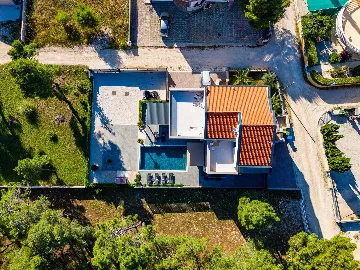 Apartment in Vir for 4–6 Guests with Pool