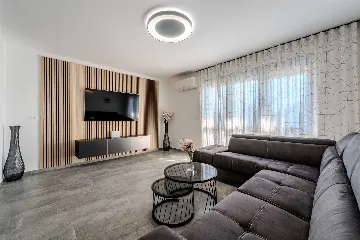 Apartment in Vir for 4–6 Guests with Pool