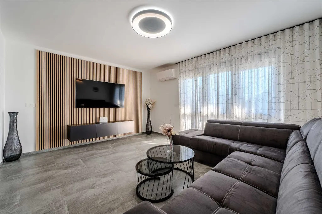 Apartment in Vir for 4–6 Guests with Pool