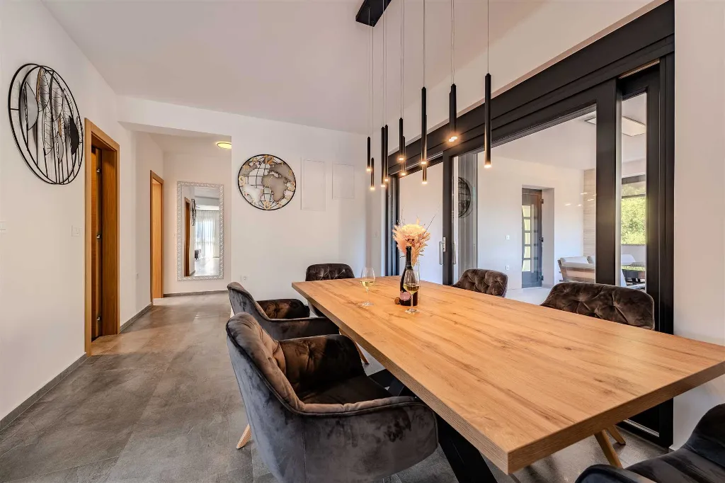 Apartment in Vir for 4–6 Guests with Pool