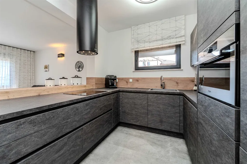 Apartment in Vir for 4–6 Guests with Pool