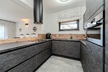 Apartment in Vir for 4–6 Guests with Pool