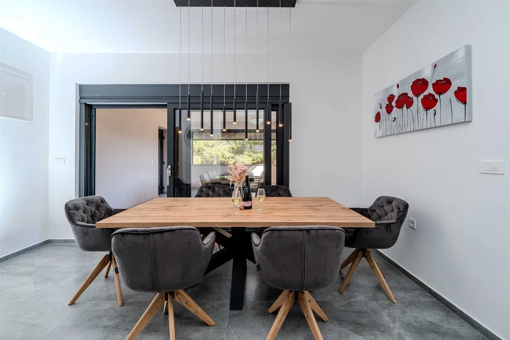 Apartment in Vir for 4–6 Guests with Pool