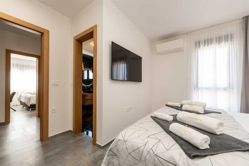 Apartment in Vir for 4–6 Guests with Pool
