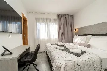 Apartment in Vir for 4–6 Guests with Pool