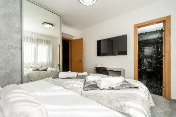 Apartment in Vir for 4–6 Guests with Pool