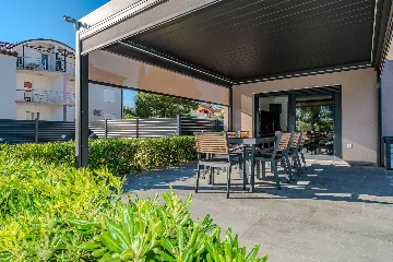 Apartment in Vir for 6–8 Guests with Heated Pool