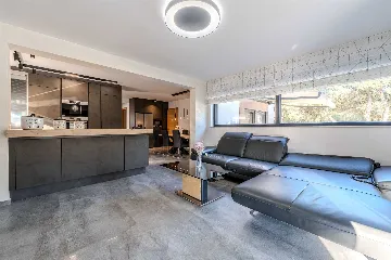 Apartment in Vir for 6–8 Guests with Heated Pool