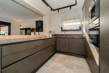 Apartment in Vir for 6–8 Guests with Heated Pool