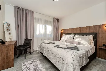 Apartment in Vir for 6–8 Guests with Heated Pool