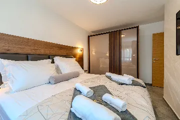 Apartment in Vir for 6–8 Guests with Heated Pool