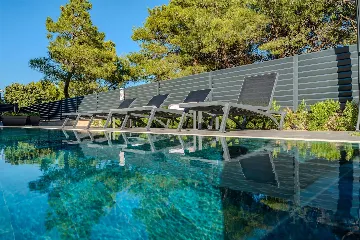 Apartment in Vir for 6–8 Guests with Heated Pool