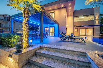 Apartment in Vir for 6–8 Guests with Heated Pool