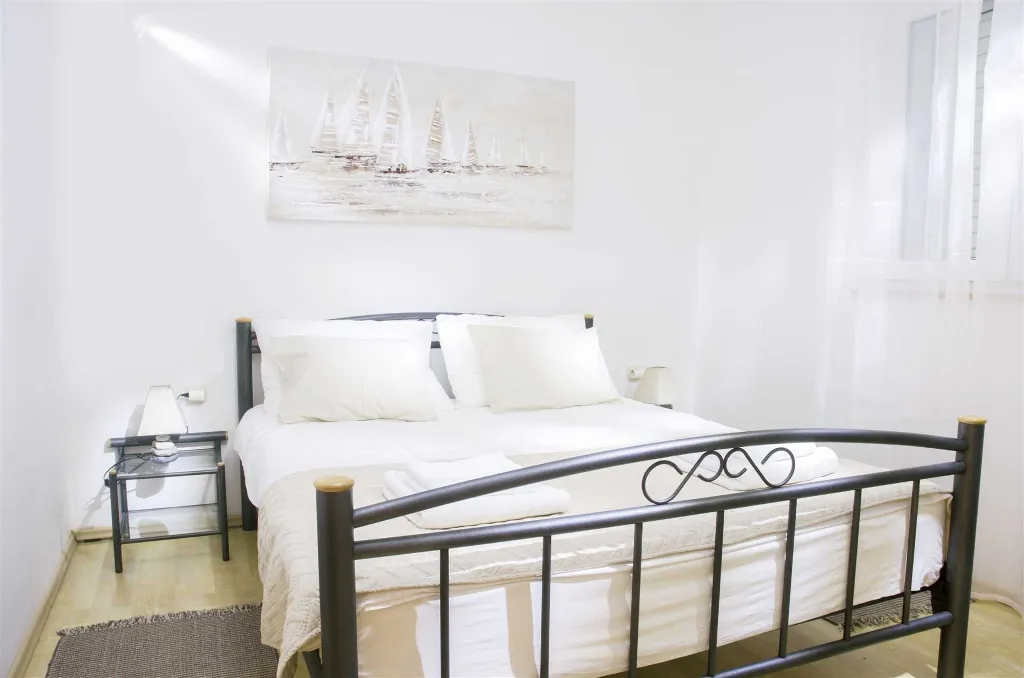 Apartman s balkonom na 1. katu