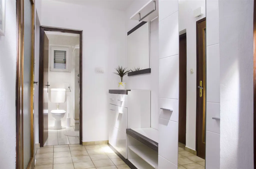 Apartman s balkonom na 1. katu