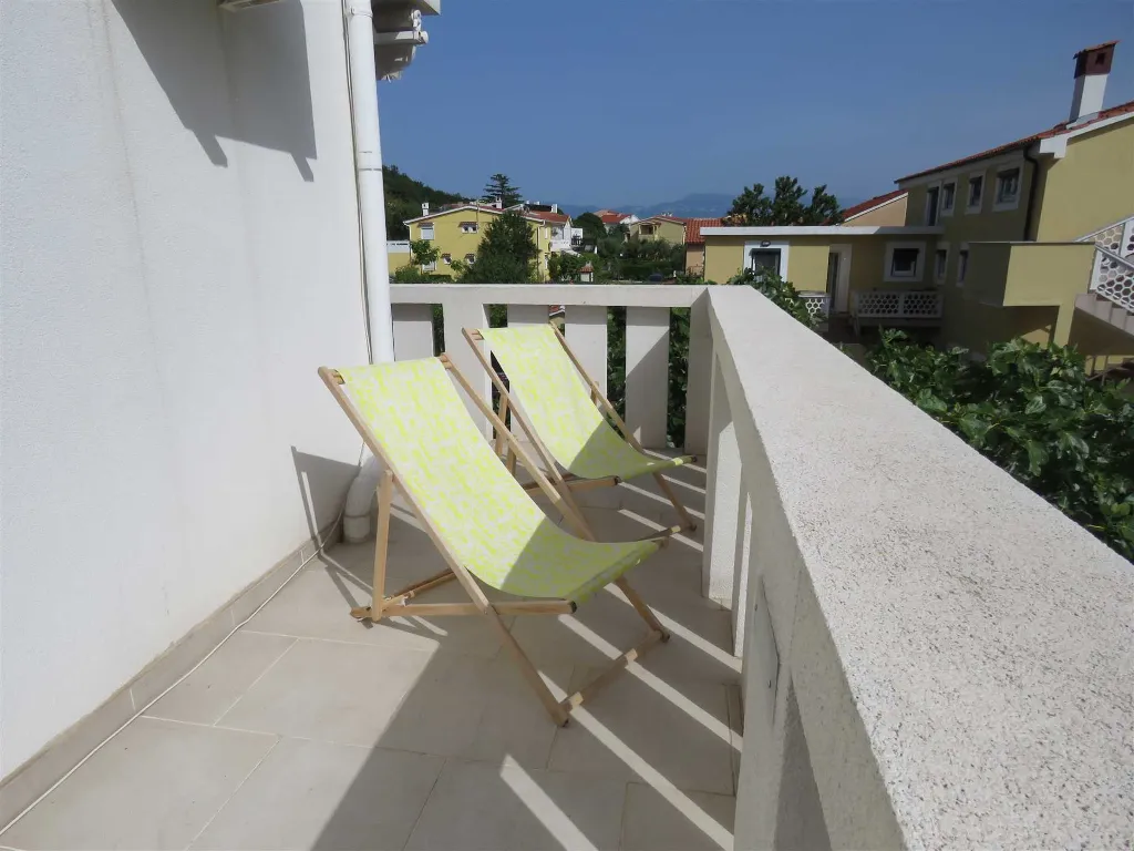 Apartman s balkonom na 1. katu
