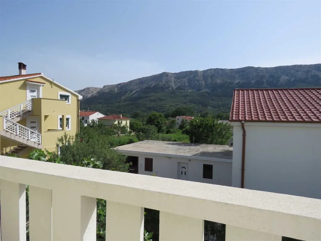 Apartman s balkonom na 1. katu