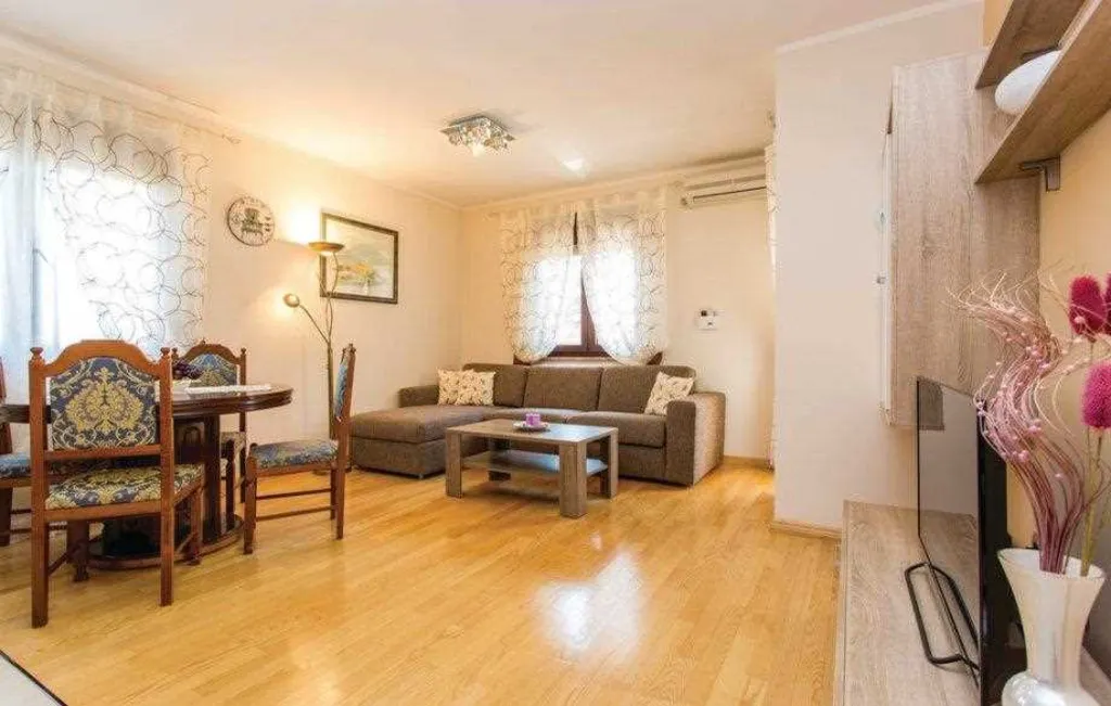 Apartmani Stefano app3 56m2,  Vantačići
