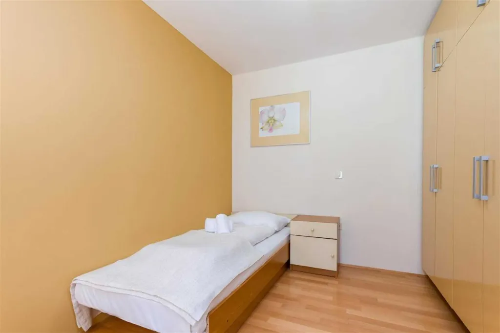 Portorož One-Bedroom Apartment for Up to 4 Guests