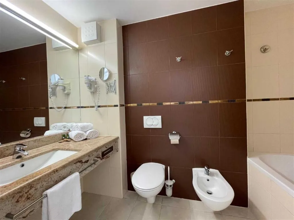 2-Bedroom Apartment in Portorož with Sea-View Balcony