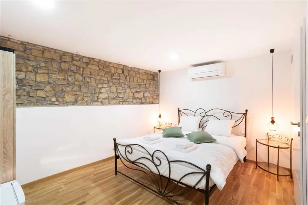 Portorož Holiday House for 8 Guests