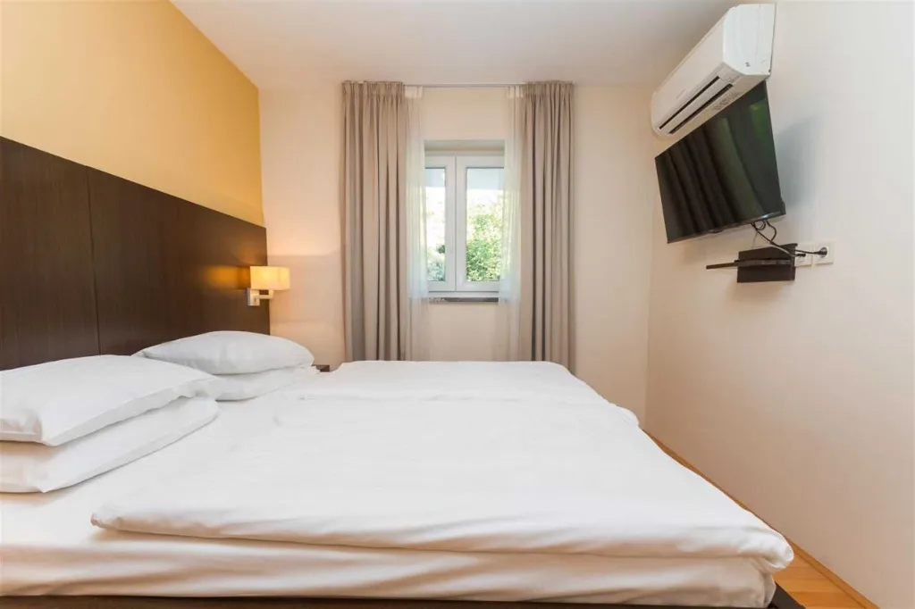 Portorož One-Bedroom Apartment with Balcony for 4