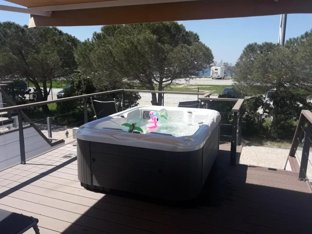 2-Bedroom Floating House Boat in Portorož