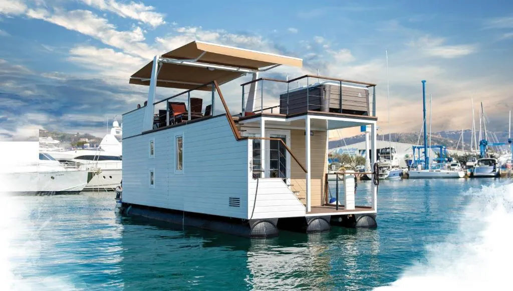 2-Bedroom Floating House Boat in Portorož
