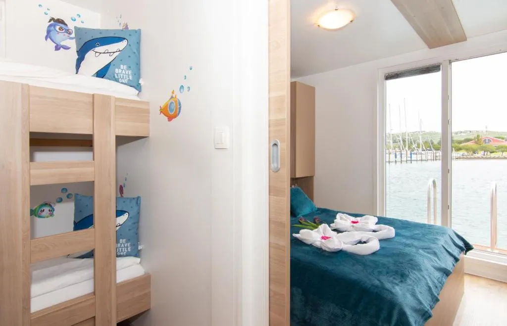 2-Bedroom Floating House Boat in Portorož