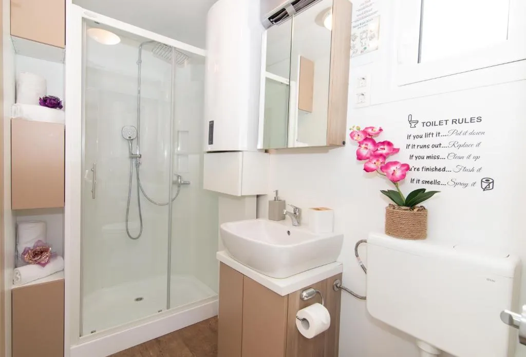 2-Bedroom Floating House Boat in Portorož