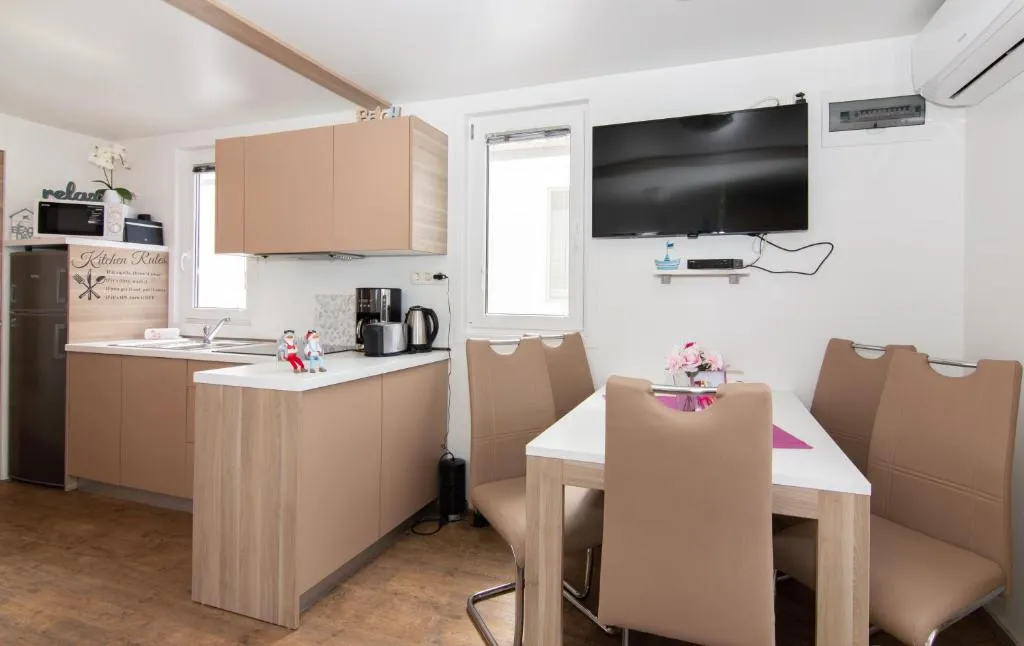 2-Bedroom Floating House Boat in Portorož