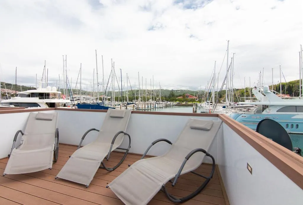 2-Bedroom Floating House Boat in Portorož