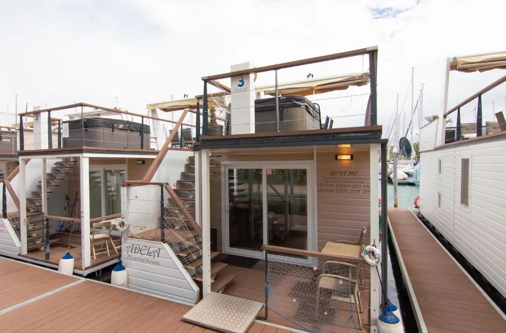 2-Bedroom Floating House Boat in Portorož
